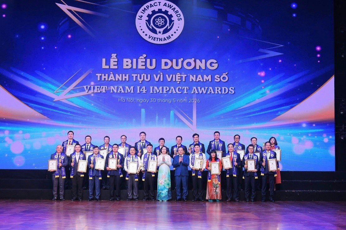 03-1780451265-bsr-duoc-vinh-danh-tai-vietnam-i4-impact-awards-2026-khang-dinh-vi-the-tien-phong-chuyen-doi-so