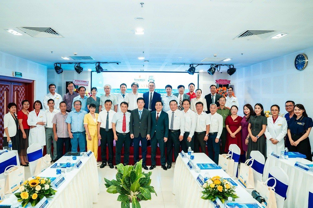 09-1780995052-benh-vien-trung-uong-hue-chuyen-giao-ky-thuat-ghep-than-cho-vinmec-nha-trang-mo-ra-co-hoi-dieu-tri-chuyen-sau-ngay-tai-dia-phuong
