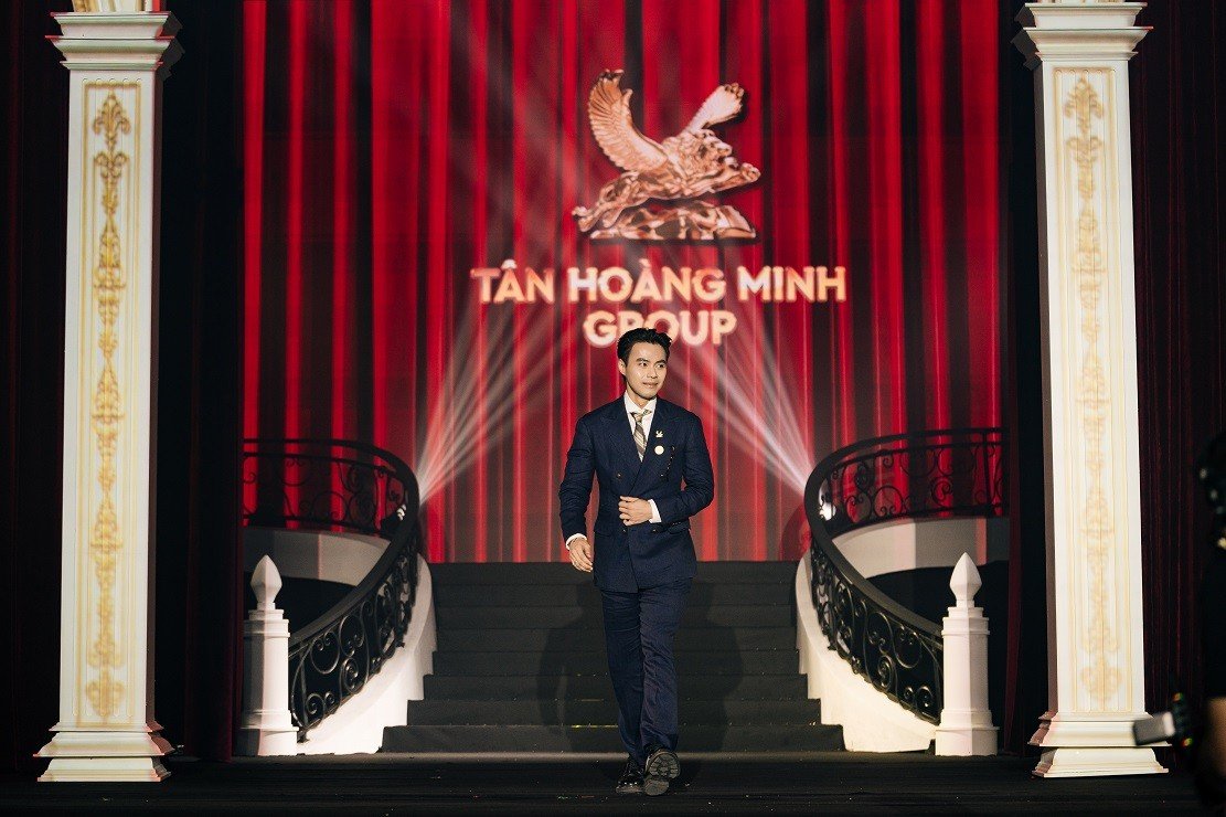 11-1781169566-cach-tan-hoang-minh-ke-chuyen-che-tac-bat-dong-san-bang-ngon-ngu-nghe-thuat