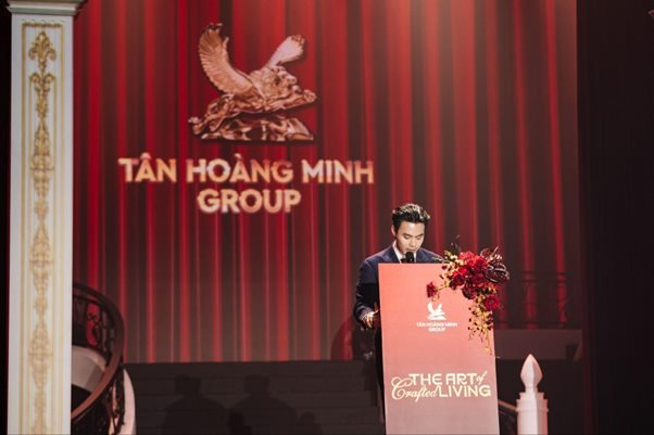 11-1781169572-cach-tan-hoang-minh-ke-chuyen-che-tac-bat-dong-san-bang-ngon-ngu-nghe-thuat