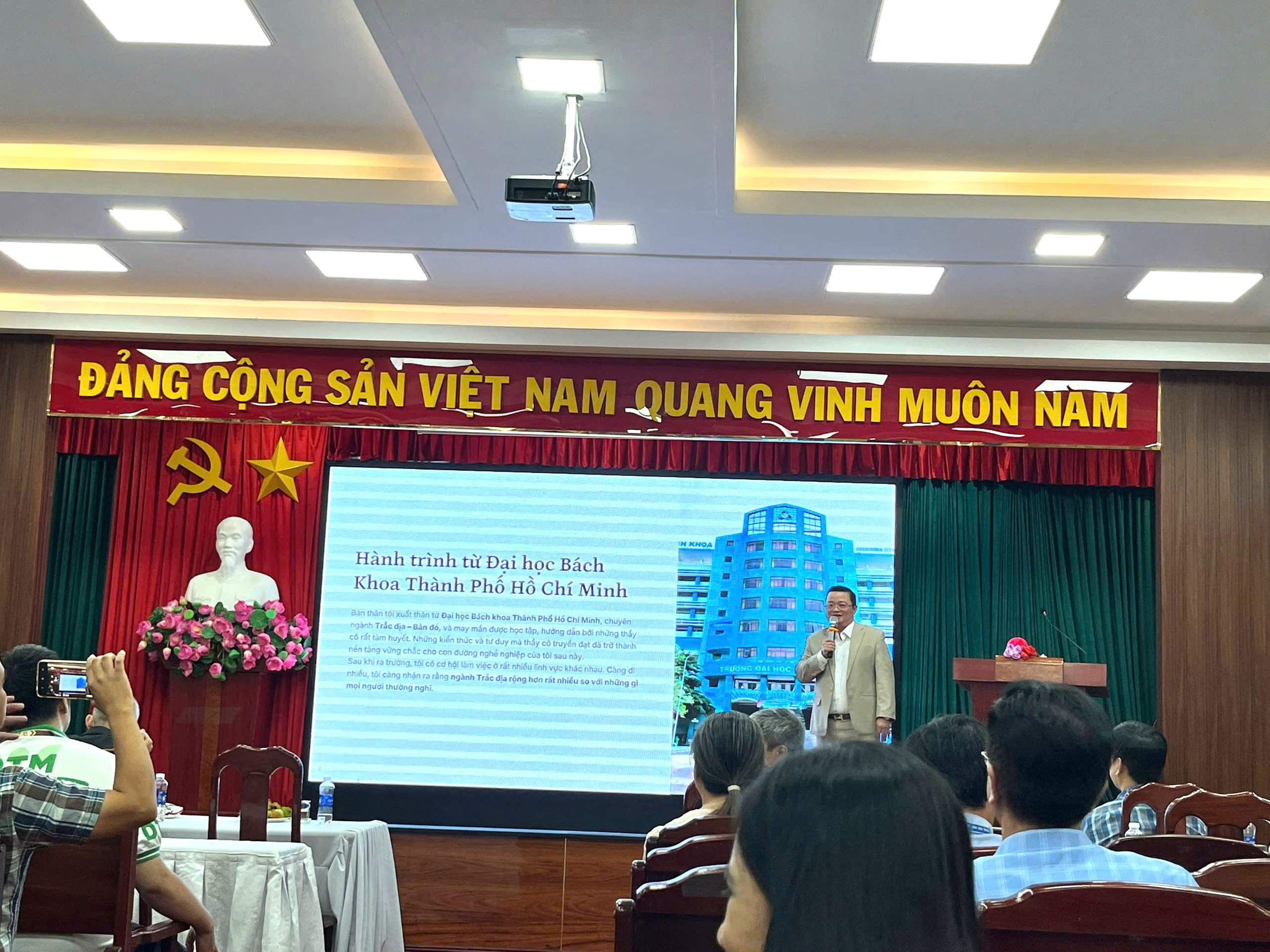 30-1782807458-chuyen-doi-so-trong-linh-vuc-trac-dia-ban-do-va-quy-hoach-do-thi