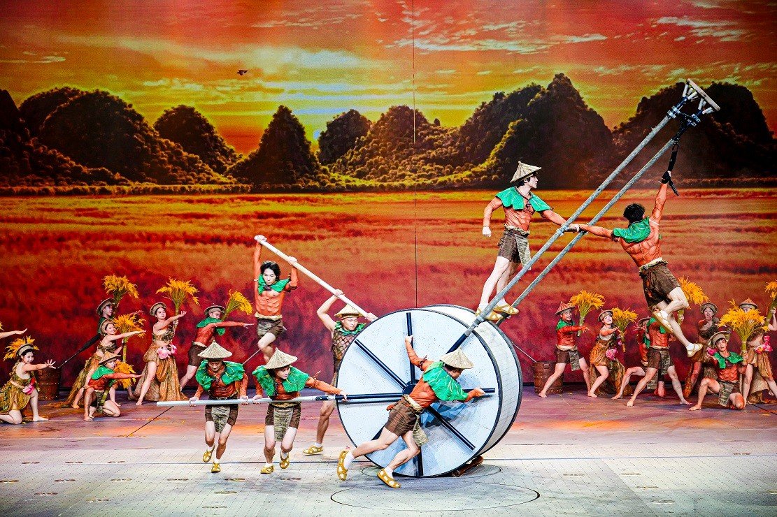 04-1783126638-vingroup-ra-mat-dat-nuoc-thien-hung-ca-ky-quan-san-khau-ton-vinh-4000-nam-lich-su-viet-nam