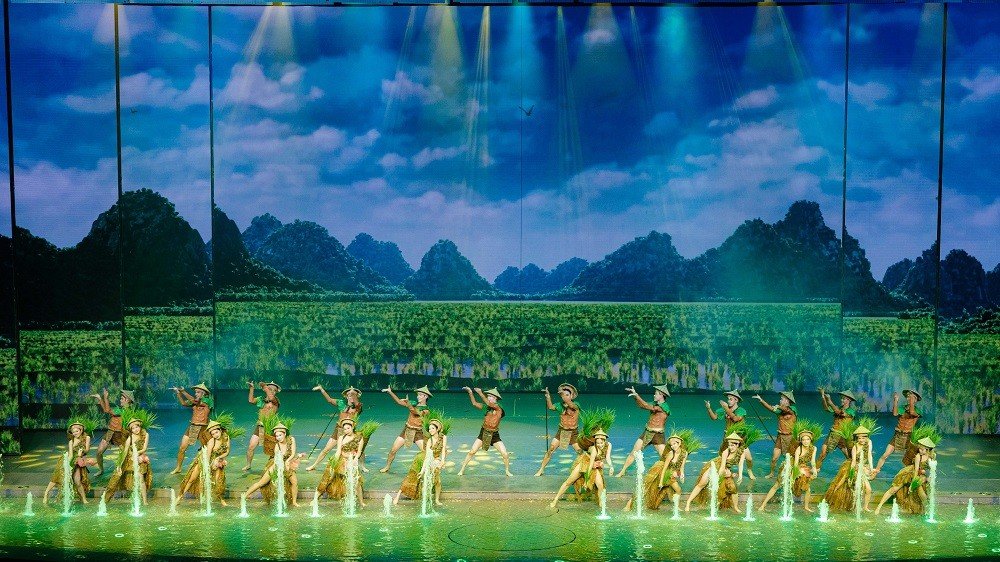 06-1783307308-gioi-chuyen-mon-tram-tro-voi-dai-su-thi-san-khau-dam-dac-chat-viet-dat-nuoc-thien-hung-ca