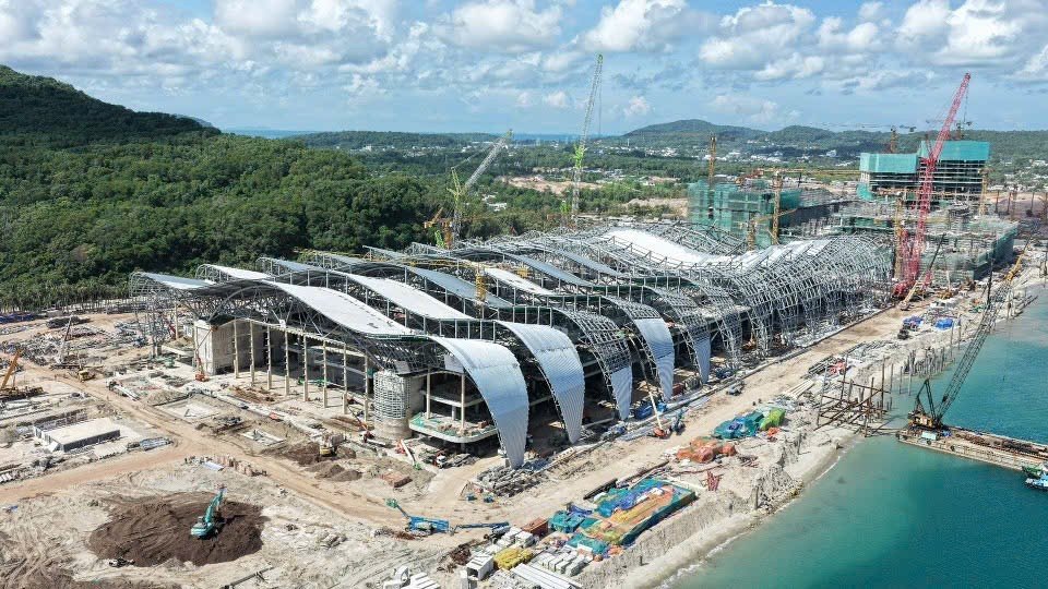 07-1783383879-doan-cong-tac-apec-2027-danh-gia-cao-tien-do-cac-cong-trinh-do-sun-group-trien-khai-tai-phu-quoc