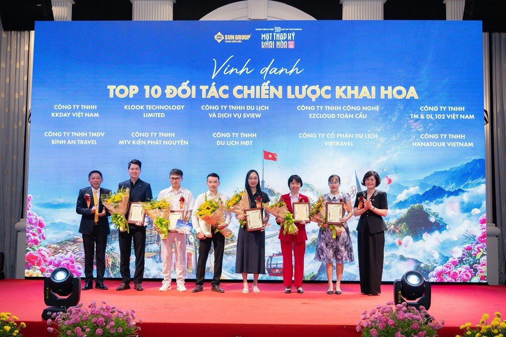 19-1784429665-mot-thap-ky-cap-treo-fansipan-tu-ky-tich-tren-dinh-hoang-lien-den-dong-luc-nang-tam-du-lich-sa-pa
