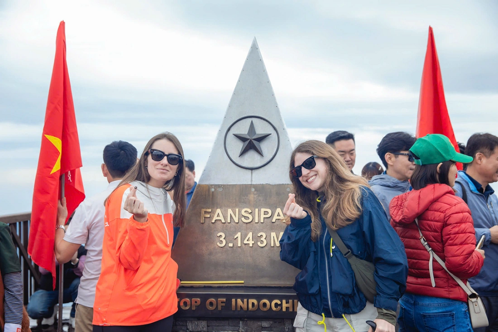19-1784429772-mot-thap-ky-cap-treo-fansipan-tu-ky-tich-tren-dinh-hoang-lien-den-dong-luc-nang-tam-du-lich-sa-pa