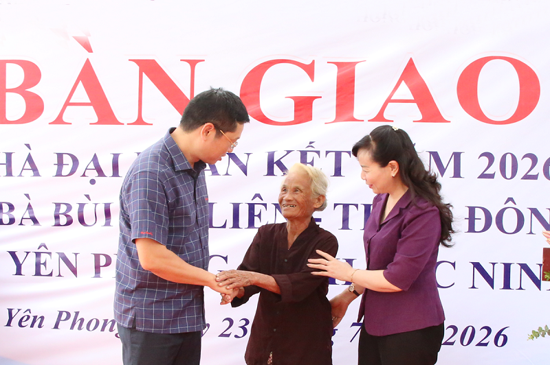 23-1784793957-bac-ninh-ban-giao-nha-dai-doan-ket-cho-ho-dac-biet-kho-khan-tai-xa-yen-phong