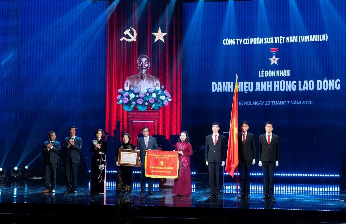 24-1784904127-tu-ba-nha-may-bo-hoang-den-top-1-thuong-hieu-sua-tiem-nang-nhat-the-gioi