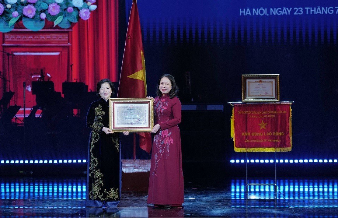 24-1784904161-tu-ba-nha-may-bo-hoang-den-top-1-thuong-hieu-sua-tiem-nang-nhat-the-gioi
