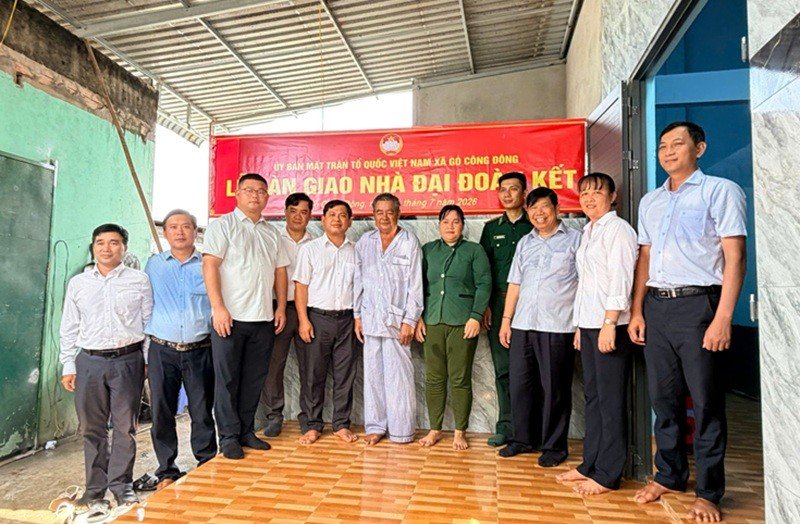 25-1784979581-tap-doan-quoc-te-phuong-hoang-ho-tro-xay-nha-tinh-nghia-tri-an-nguoi-co-cong-tai-dong-thap-va-bac-ninh