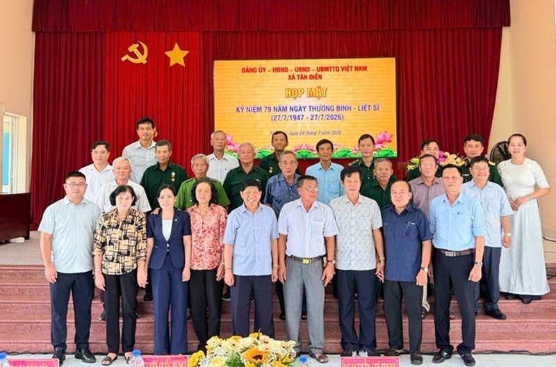 25-1784979581-tap-doan-quoc-te-phuong-hoang-ho-tro-xay-nha-tinh-nghia-tri-an-nguoi-co-cong-tai-dong-thap-va-bac-ninh