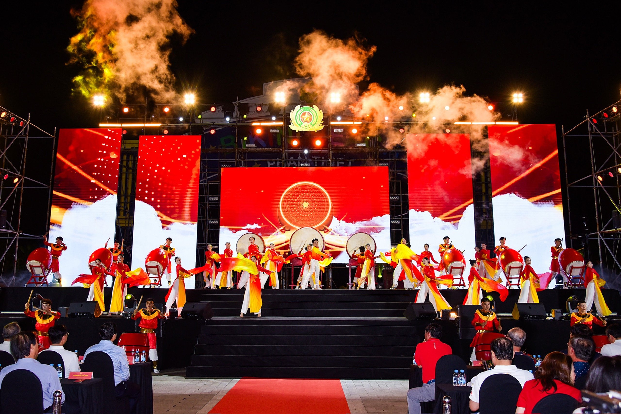 28-1785231408-my-linh-buc-tuong-hoang-bach-hoi-tu-tai-le-khai-mac-sports-festival-2026