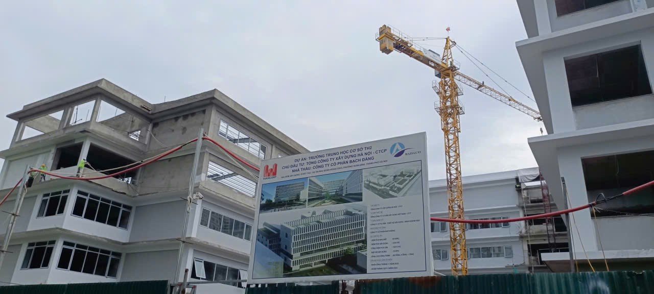 30-1785396878-du-an-cua-hancorp-truong-mam-non-dap-chieu-bai-rua-xe-hoat-dong-trong-cong-truong-truong-hoc