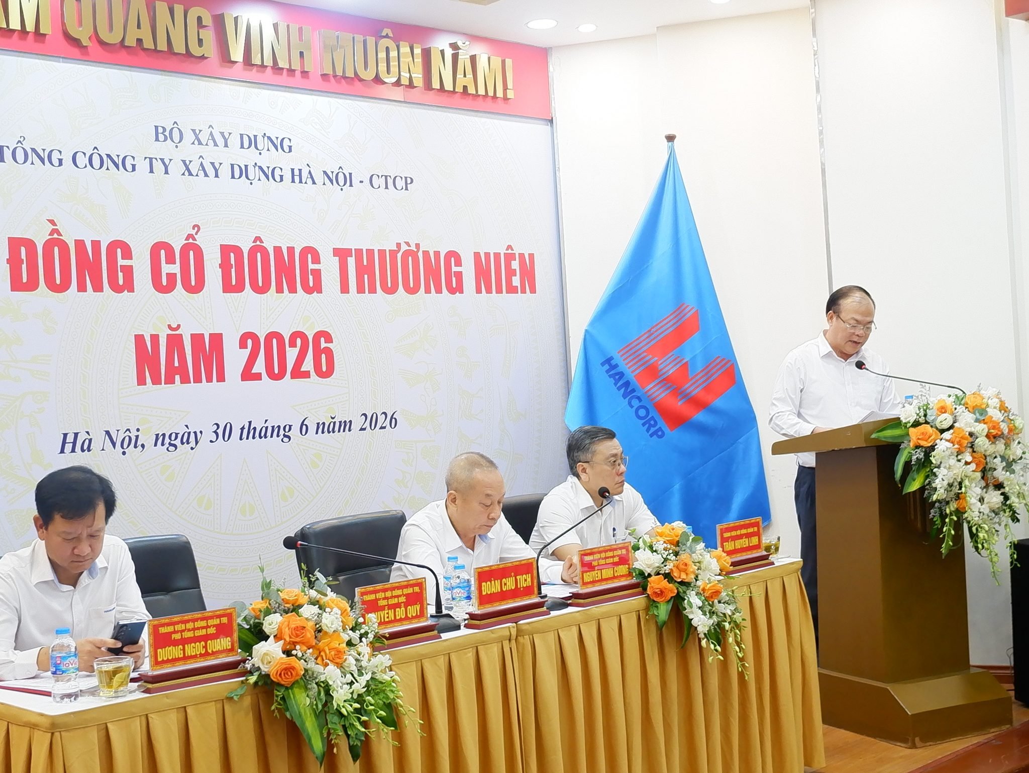 30-1785397180-du-an-cua-hancorp-truong-mam-non-dap-chieu-bai-rua-xe-hoat-dong-trong-cong-truong-truong-hoc