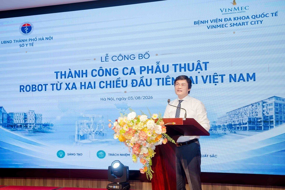 03-1785755529-lan-dau-tien-tai-viet-nam-vinmec-phau-thuat-xuyen-viet-hai-chieu-bang-robot-cach-xa-1700-km