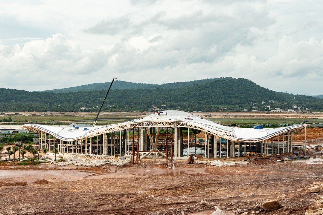 12-1786499758-sieu-du-an-san-bay-phu-quoc-dat-dau-moc-moi-25000-tan-thep-da-dung-thanh-canh-phuong-hoang-lua