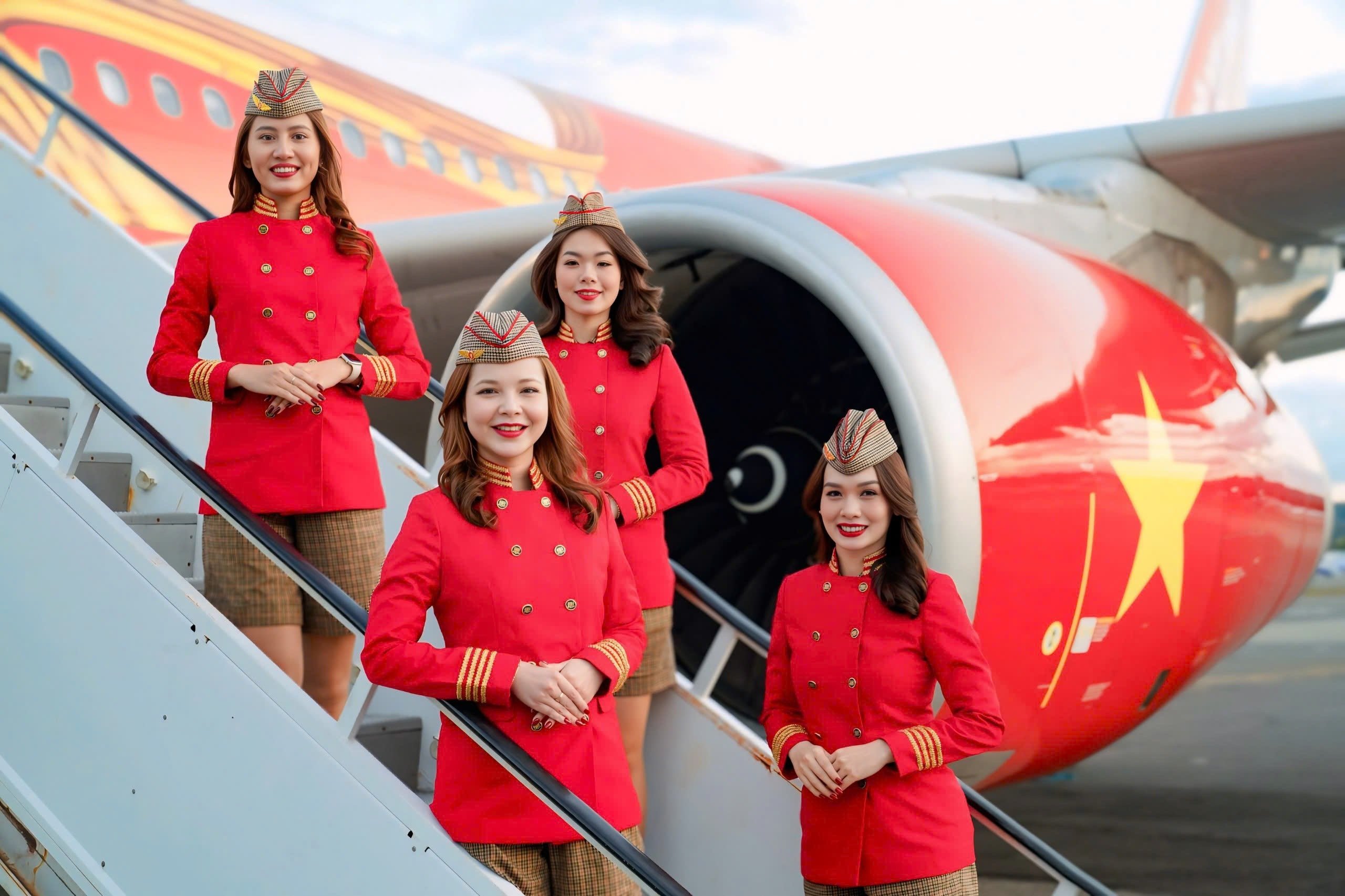 12-1786503508-tu-sac-do-tren-bau-troi-den-hang-bay-duoc-yeu-thich-vietjet-ghi-dau-an-toan-cau