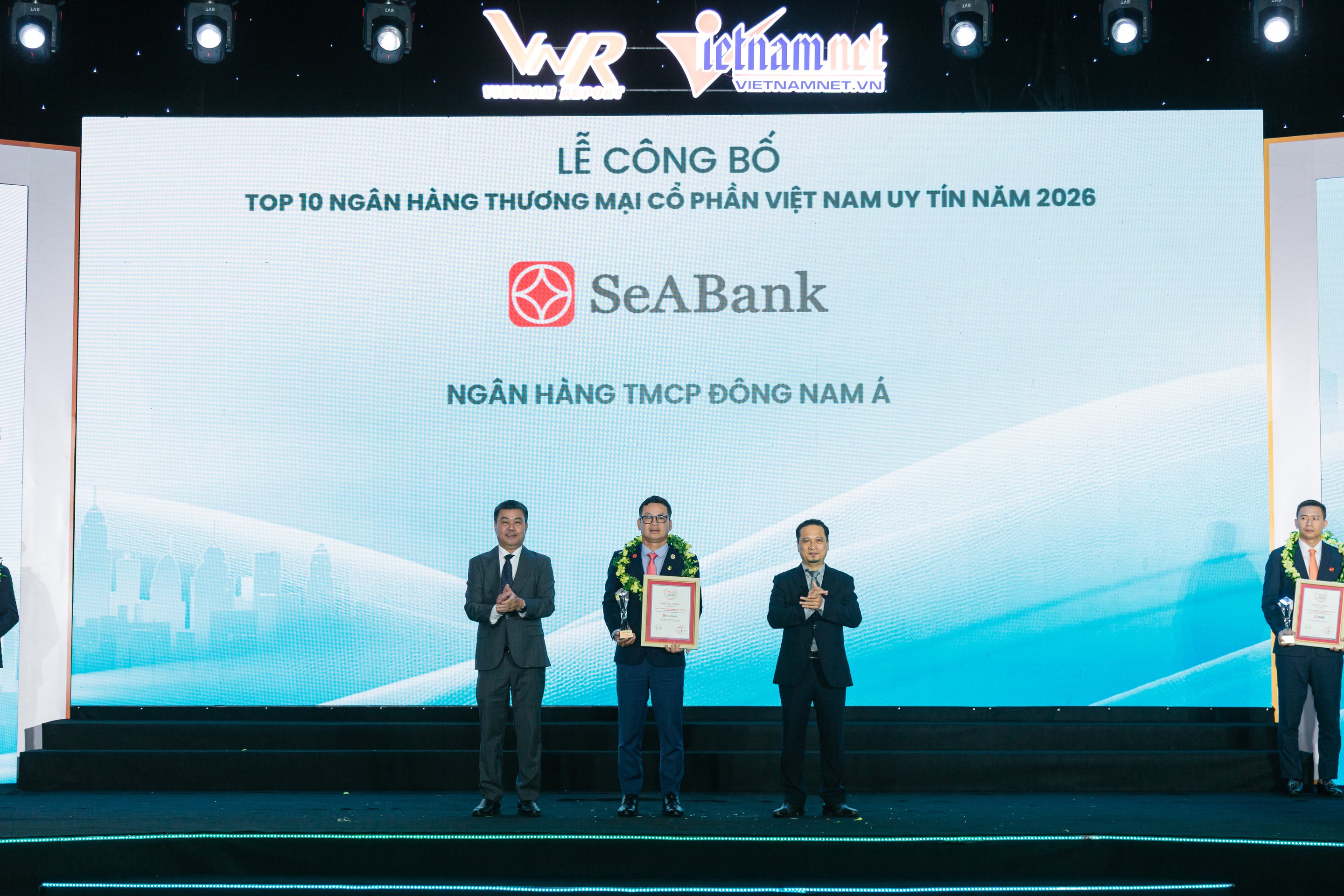 12-1786528114-seabank-duoc-vinh-danh-trong-2-bang-xep-hang-uy-tin-nho-nang-luc-tai-chinh-va-quan-tri-vung-manh