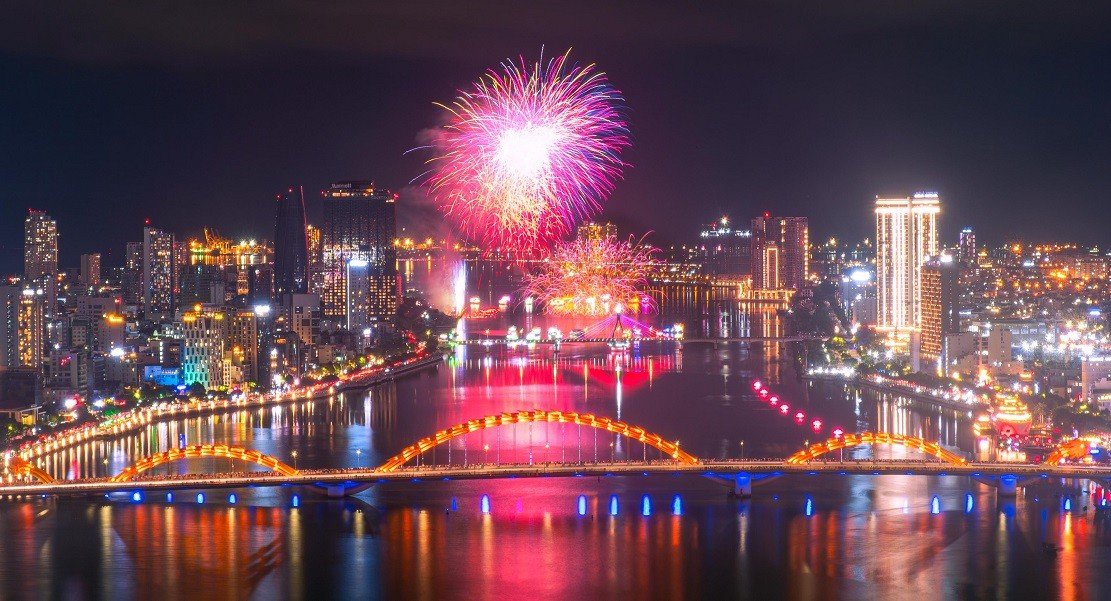 19-1787132091-tam-nhin-panorama-360-do-doc-ban-khi-ban-cong-to-hop-the-fest-thanh-hang-ghe-vip