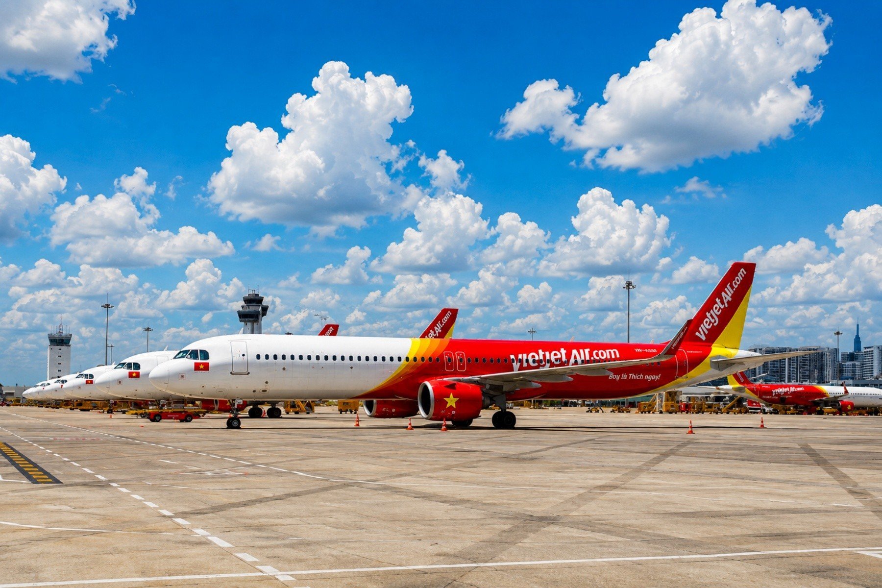 27-1787844208-san-bay-nhon-nhip-truoc-them-quoc-khanh-vietjet-san-sang-moi-nguon-luc-cho-cao-diem