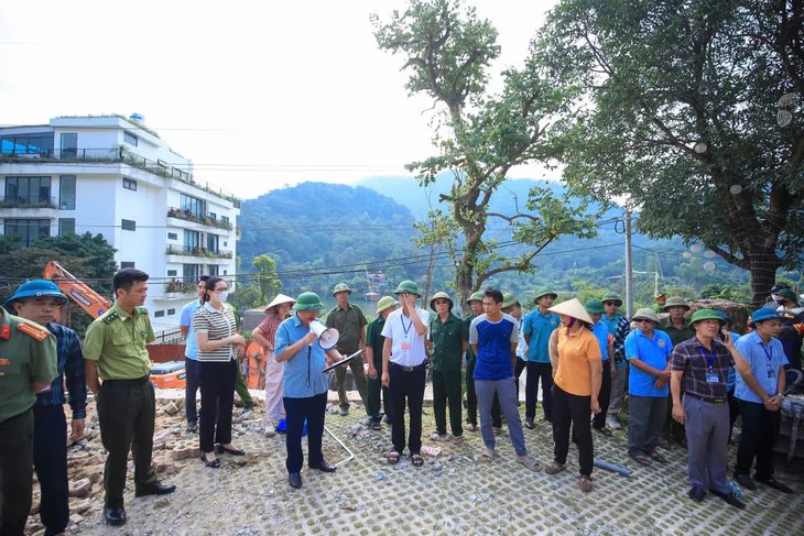 04-1788507203-ha-noi-cuong-che-pha-do-loat-cong-trinh-vi-pham-dat-rung-quanh-ho-dong-do