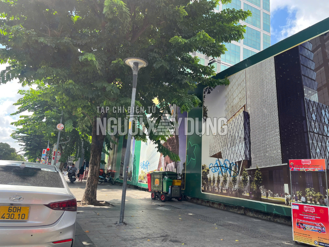 07-1788754863-lang-phi-dat-dai-nhin-tu-viec-toa-thap-bidv-o-pho-di-bo-nguyen-hue-treo-gan-2-thap-ky