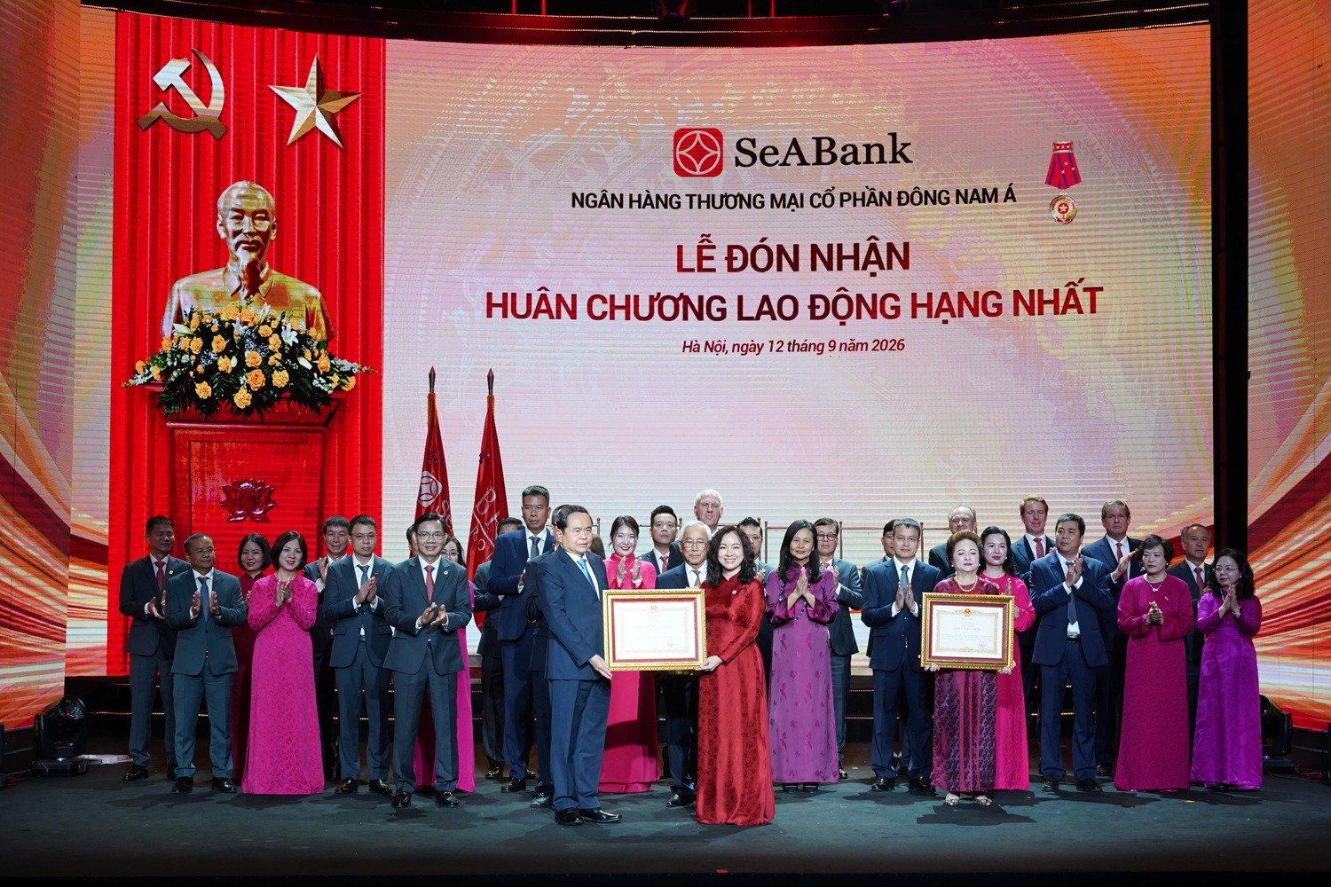 12-1789225179-doanh-nhan-nguyen-thi-nga-nhan-danh-hieu-anh-hung-lao-dong-thoi-ky-doi-moi