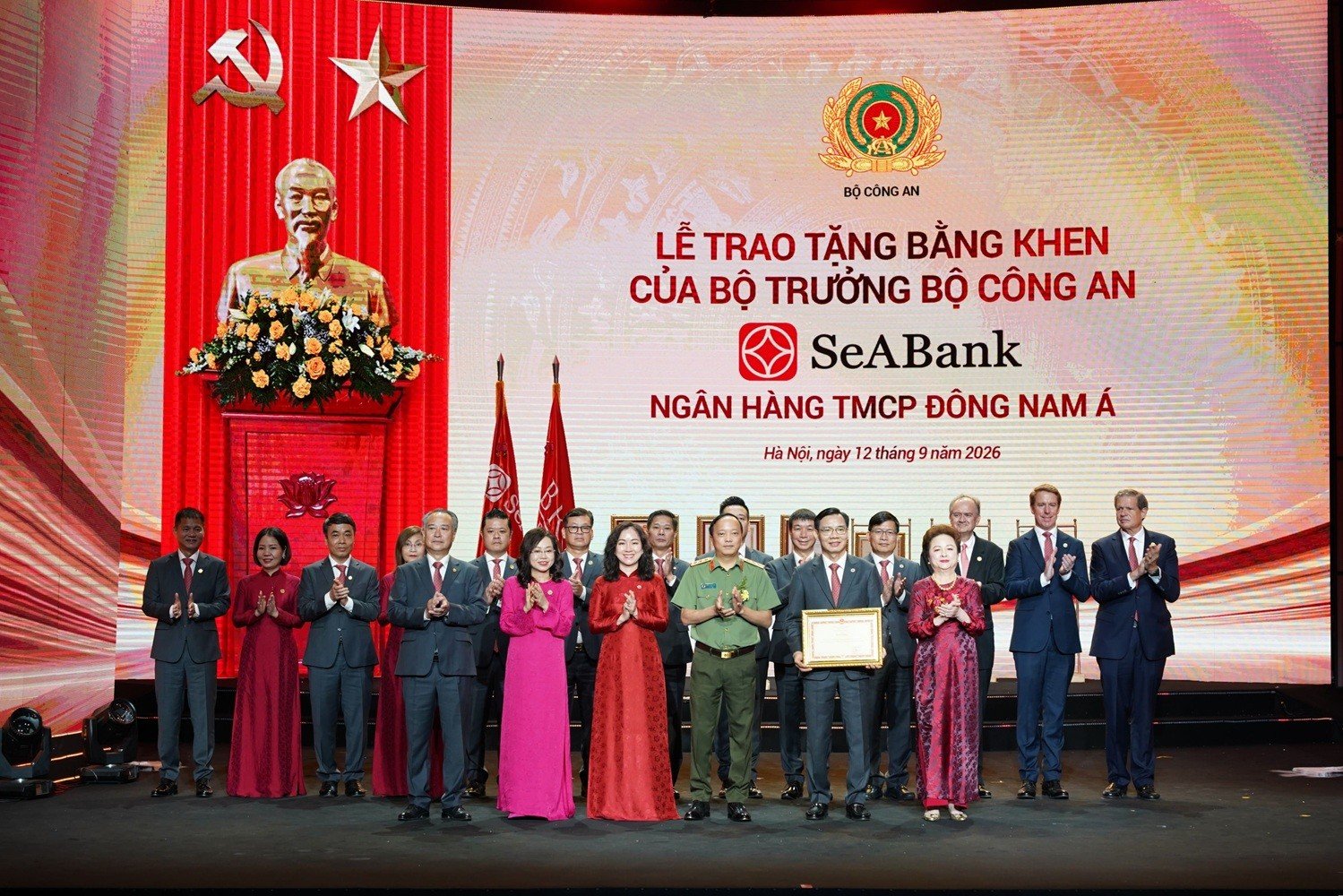 12-1789225240-doanh-nhan-nguyen-thi-nga-nhan-danh-hieu-anh-hung-lao-dong-thoi-ky-doi-moi