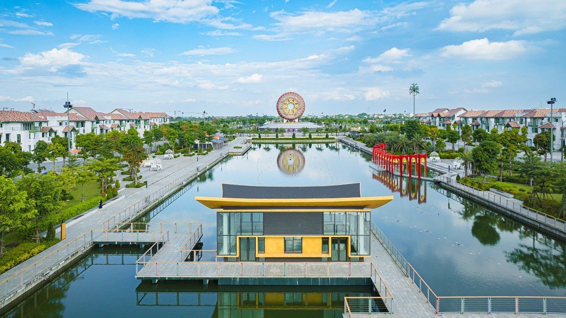14-1789386407-hang-tram-cu-dan-du-khach-trai-nghiem-cong-vien-van-hoa-hon-36ha-tai-sun-urban-city