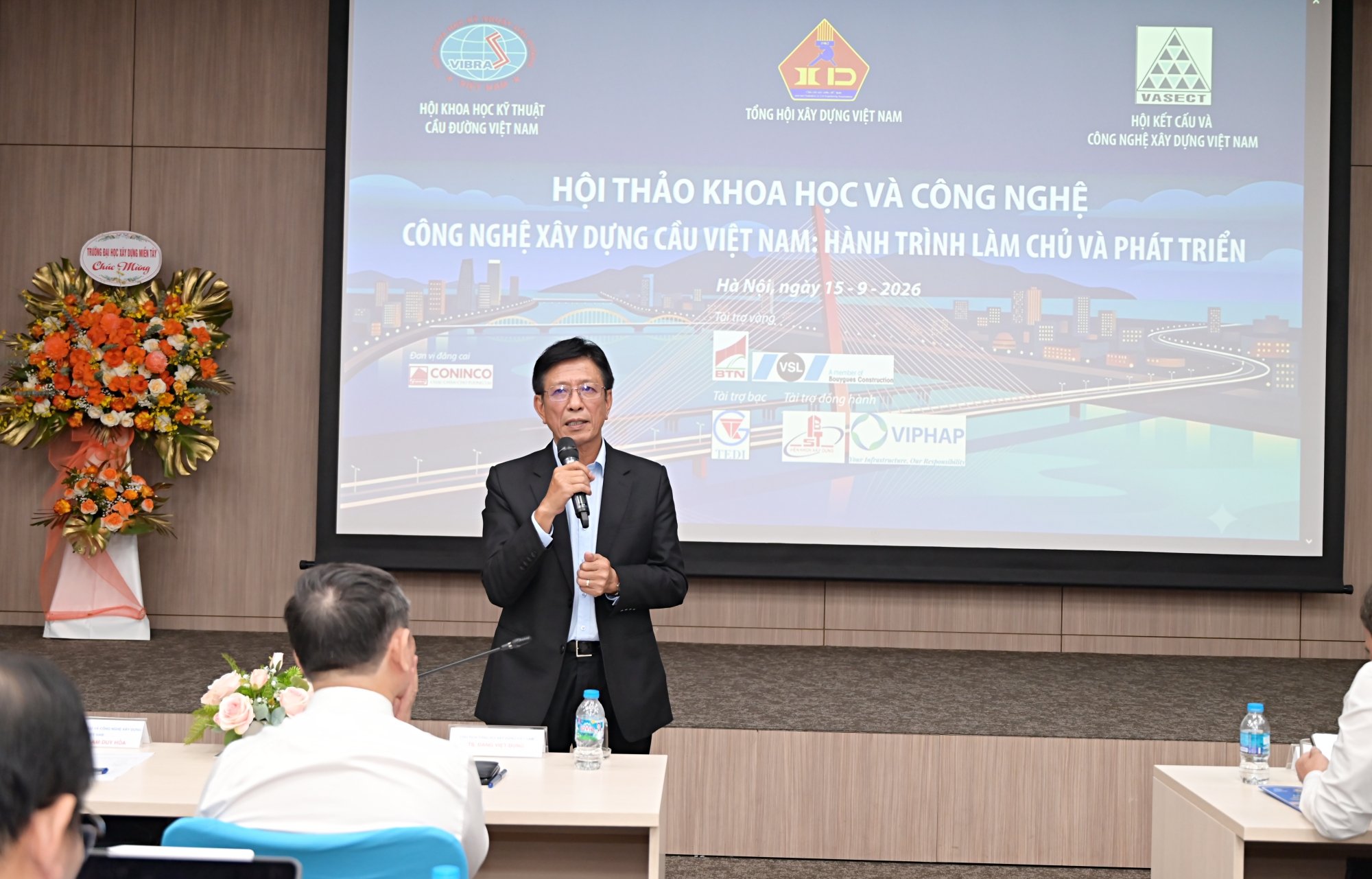 15-1789441360-hoi-thao-khoa-hoc-va-cong-nghe-voi-chu-de-cong-nghe-xay-dung-cau-viet-nam-hanh-trinh-lam-chu-va-phat-trien