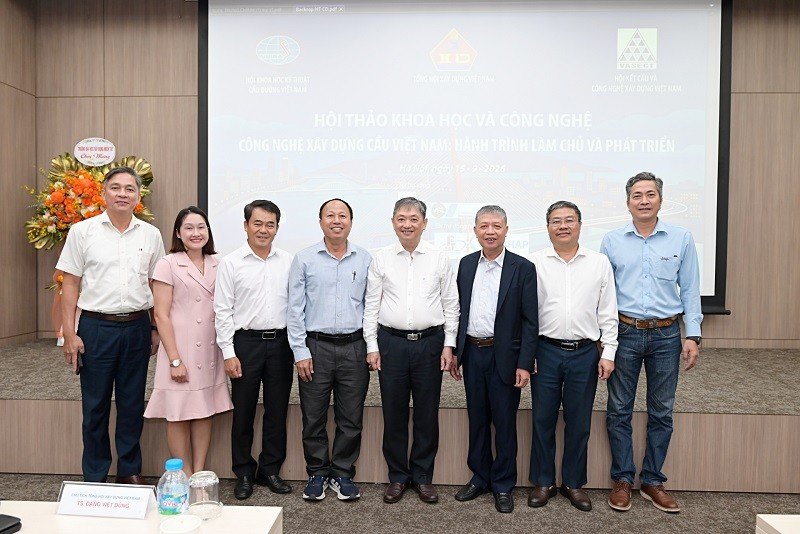 17-1789612955-nhung-hinh-anh-an-tuong-tai-hoi-thao-cong-nghe-xay-dung-cau-viet-nam-hanh-trinh-lam-chu-va-phat-trien