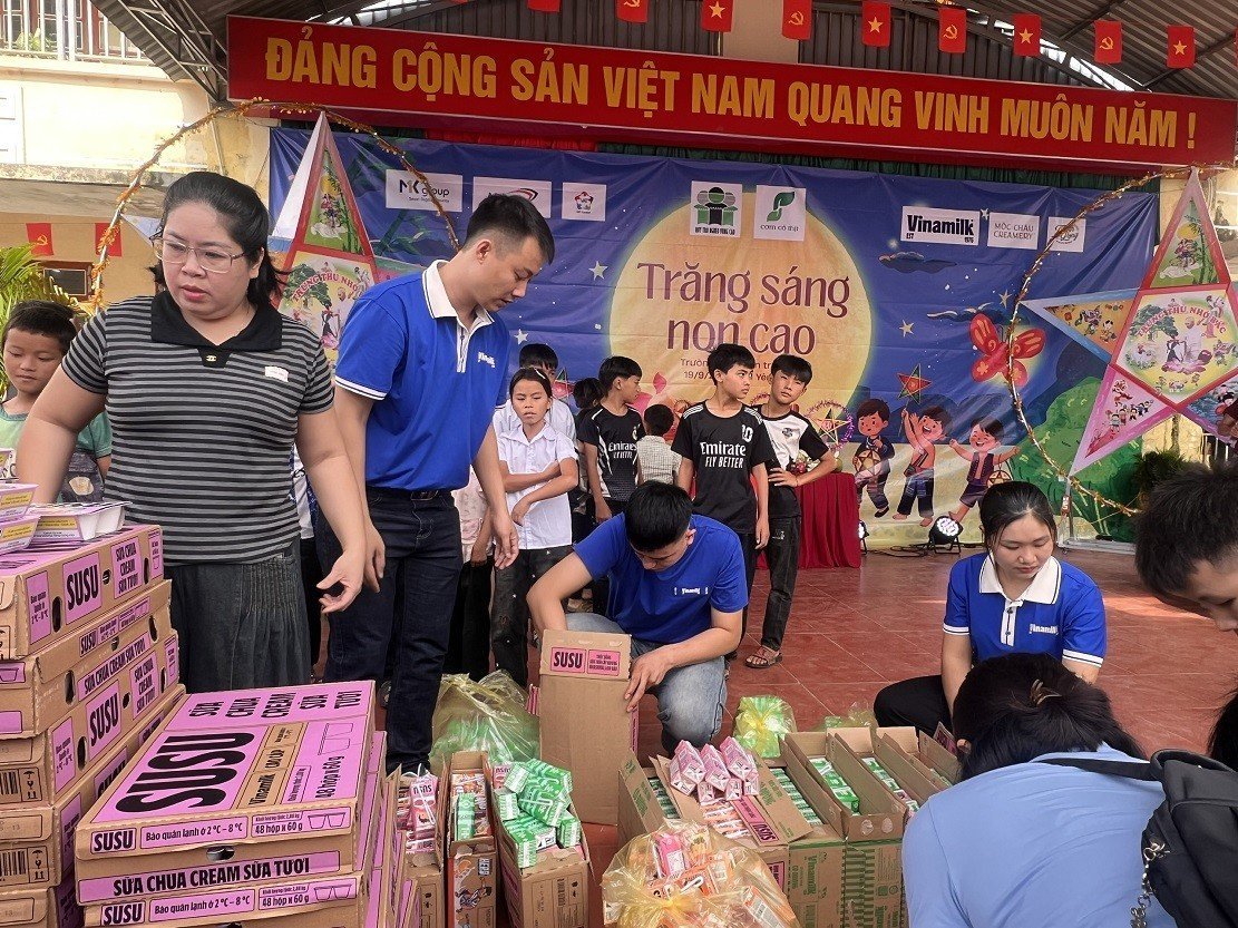 24-1790240941-trung-thu-va-hanh-trinh-trao-them-co-hoi-phat-trien-cho-tre-em-khap-moi-mien