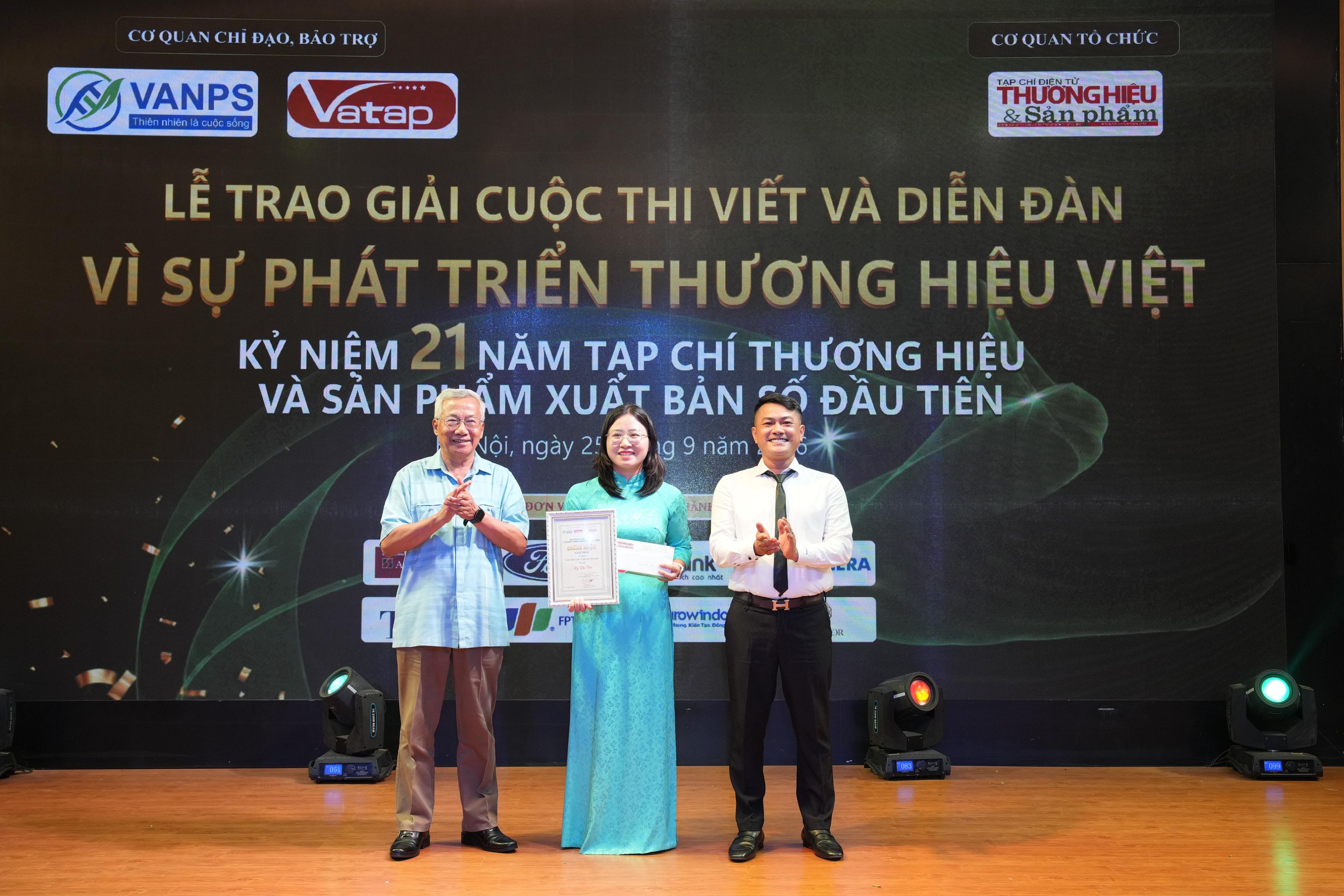 25-1790349459-thuong-hieu-viet-tu-gia-tri-ban-dia-den-khat-vong-vuon-xa