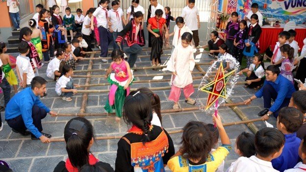 26-1790390388-trung-thu-dau-tien-duoi-mai-truong-petrovietnam-thap-sang-niem-tin-noi-bien-cuong