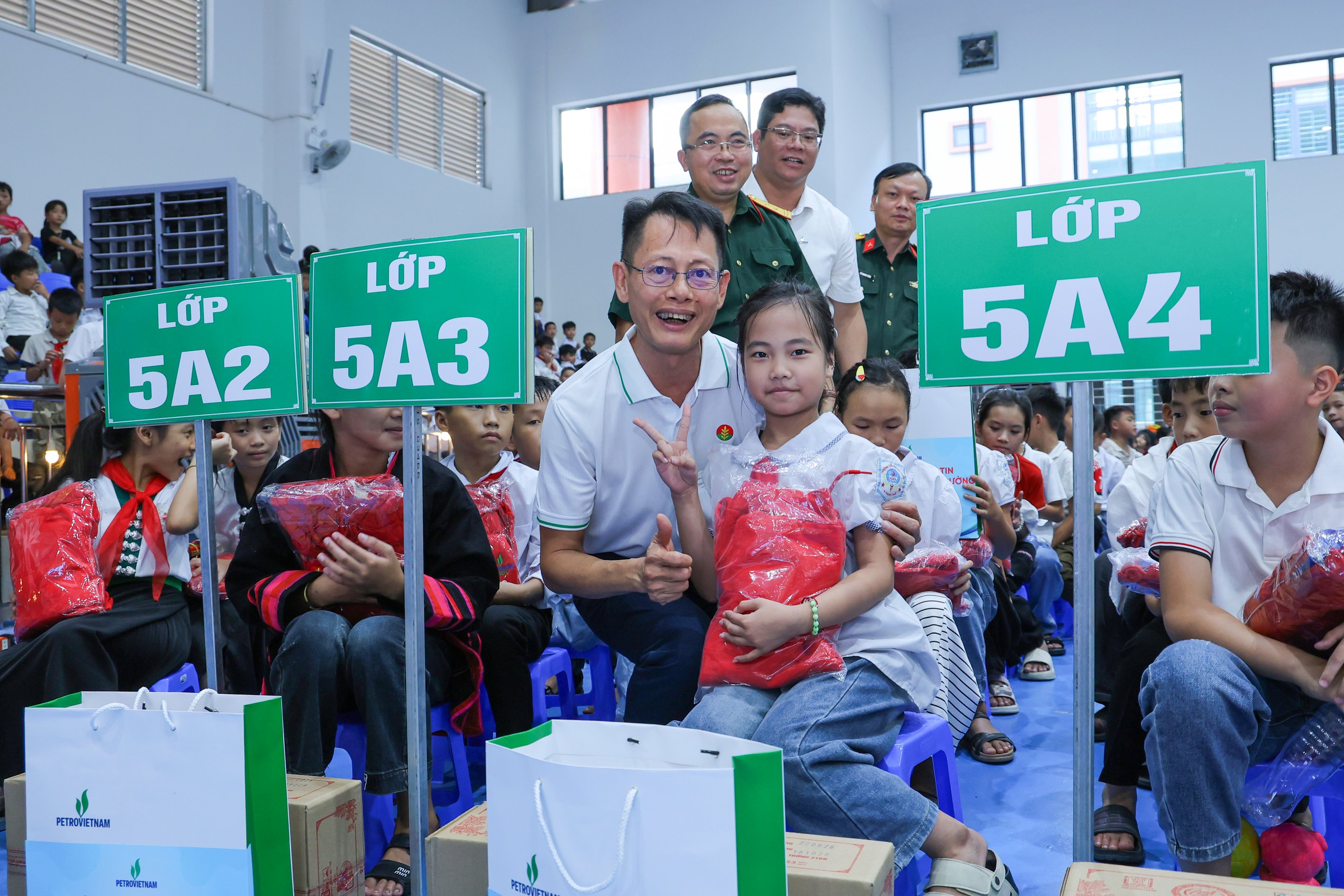 26-1790390533-trung-thu-dau-tien-duoi-mai-truong-petrovietnam-thap-sang-niem-tin-noi-bien-cuong