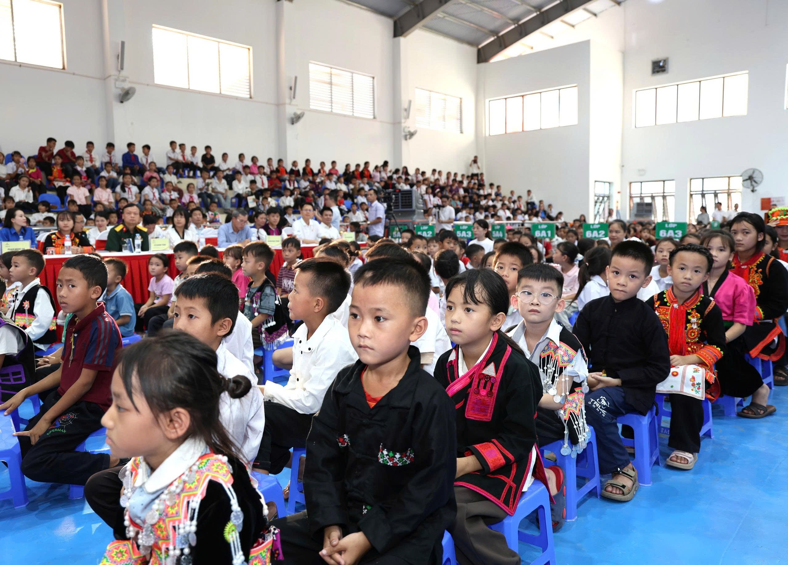 26-1790390601-trung-thu-dau-tien-duoi-mai-truong-petrovietnam-thap-sang-niem-tin-noi-bien-cuong
