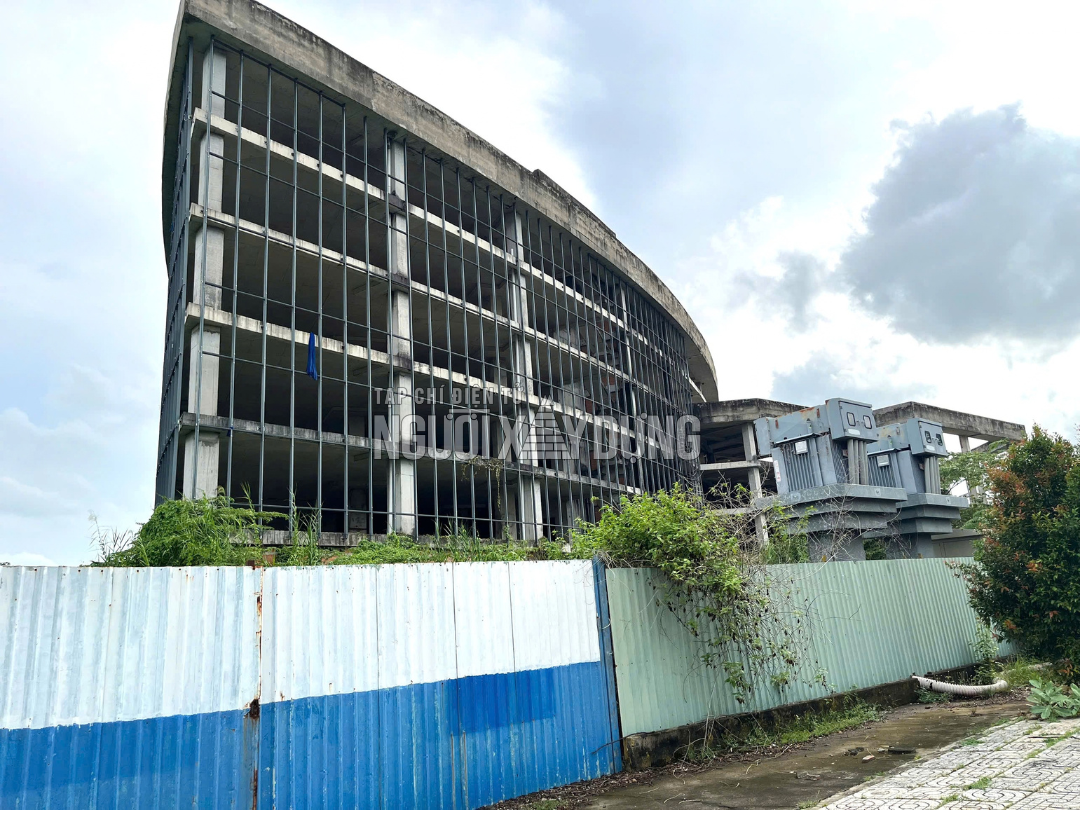 29-1790657742-giac-mo-thung-lung-sai-gon-silicon-dang-do-huong-xu-ly-loat-cong-trinh-treo-nhieu-nam