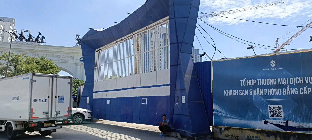 30-1790753847-can-canh-sieu-du-an-cham-tien-do-cua-sunshine-tren-dat-vang-ha-noi