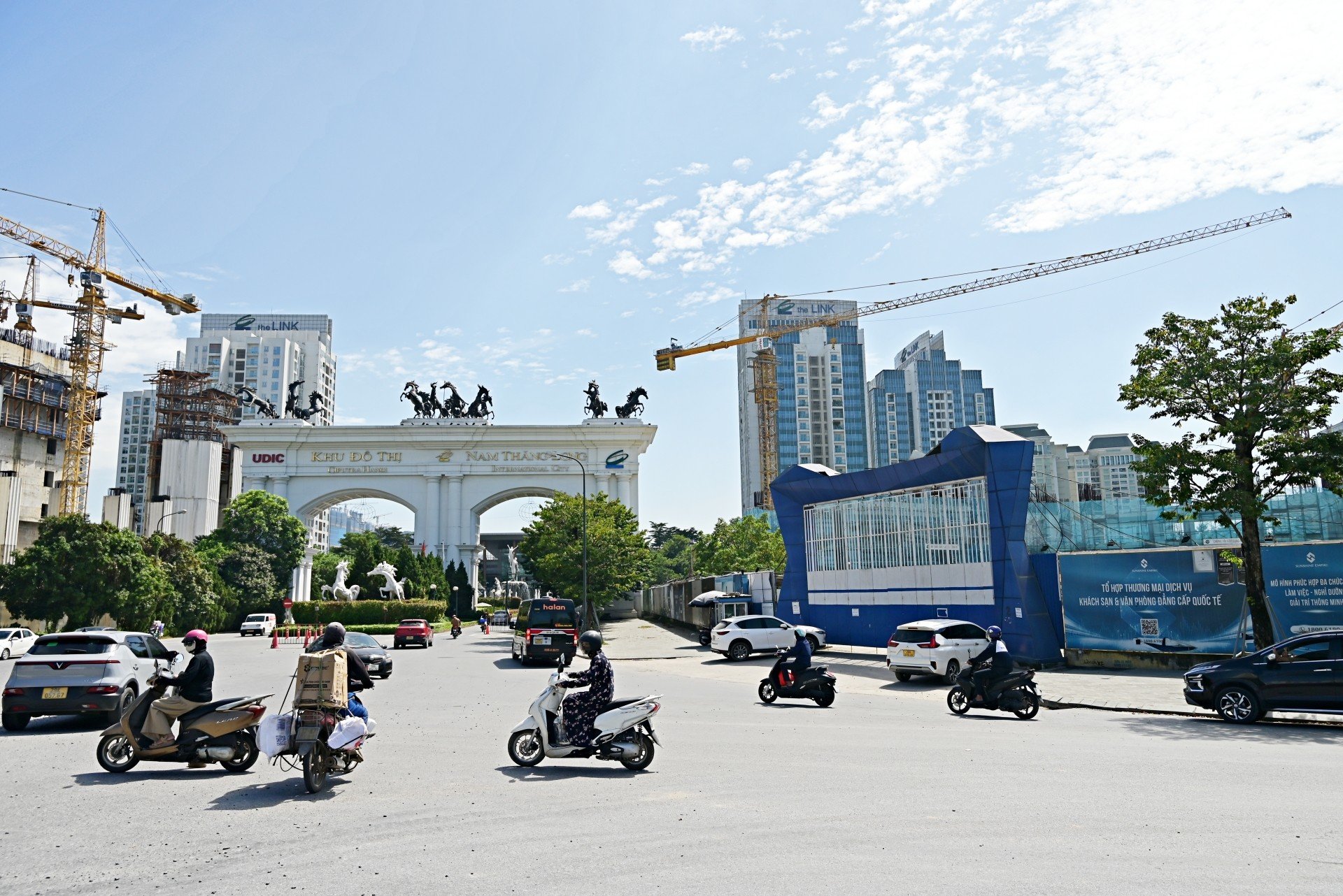 30-1790754022-can-canh-sieu-du-an-cham-tien-do-cua-sunshine-tren-dat-vang-ha-noi