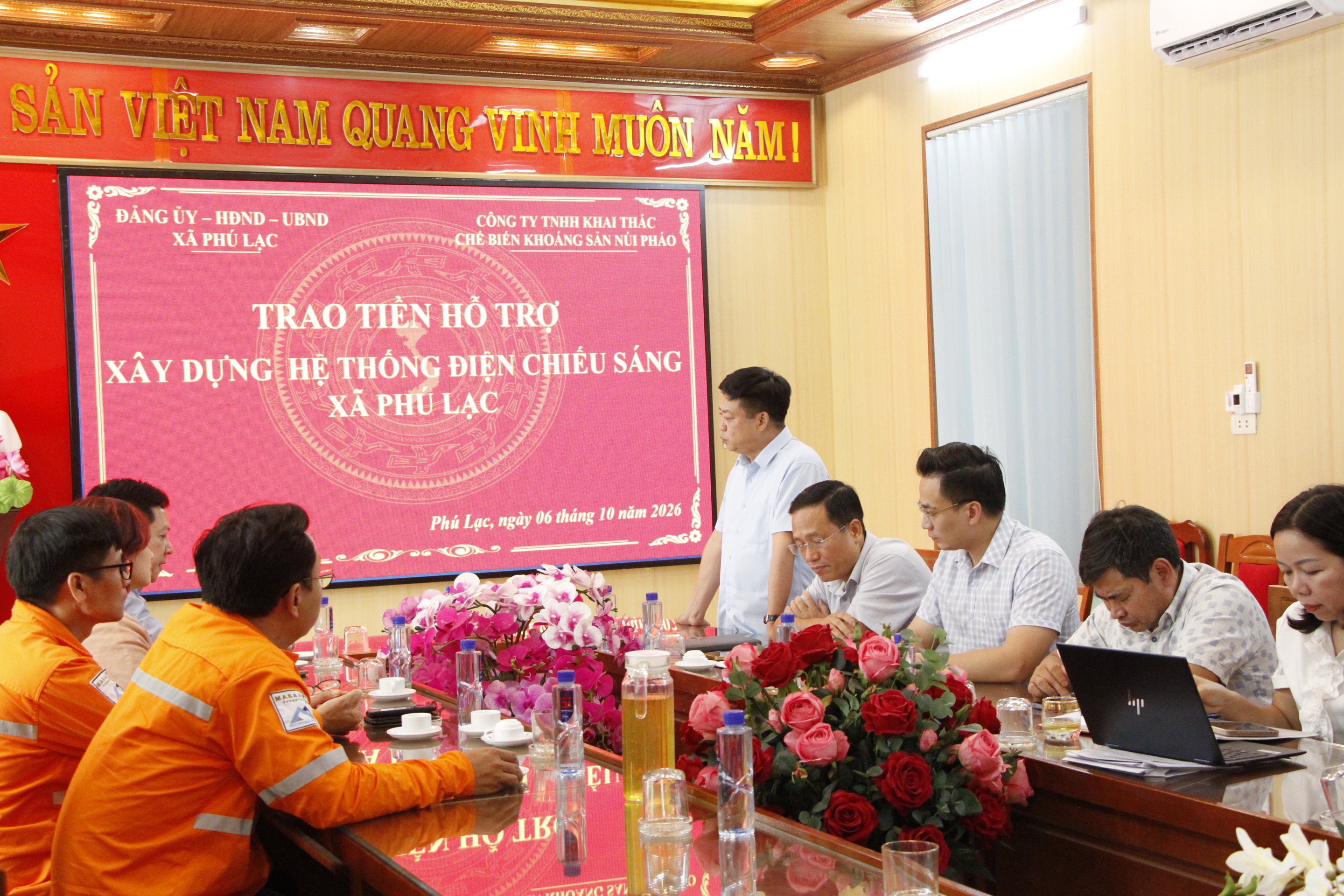 09-1791533374-thai-nguyen-nui-phap-ho-tro-500-trieu-dong-cho-cong-trinh-den-cao-ap-tai-xa-phu-lac