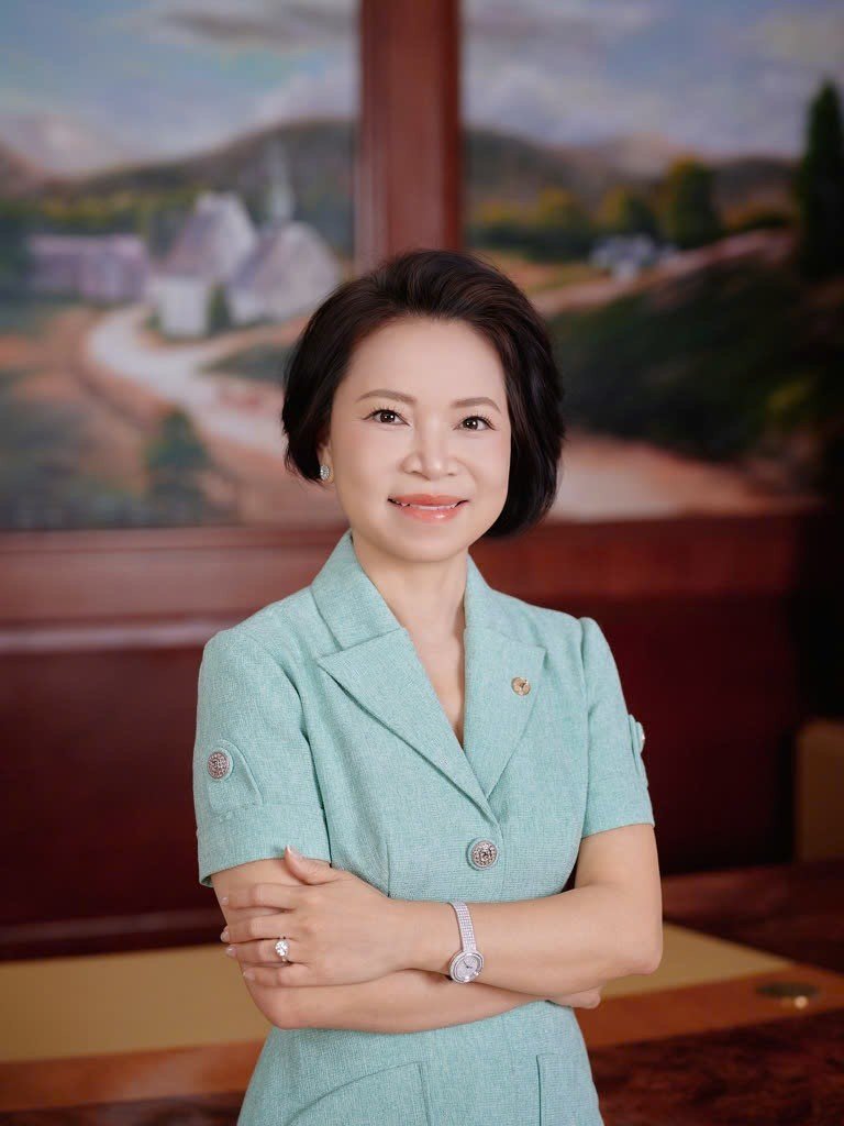 13-1791848175-nha-dong-sang-lap-quy-thien-tam-ba-pham-thu-huong-lam-viec-thien-de-thay-minh-song-co-gia-tri-hon