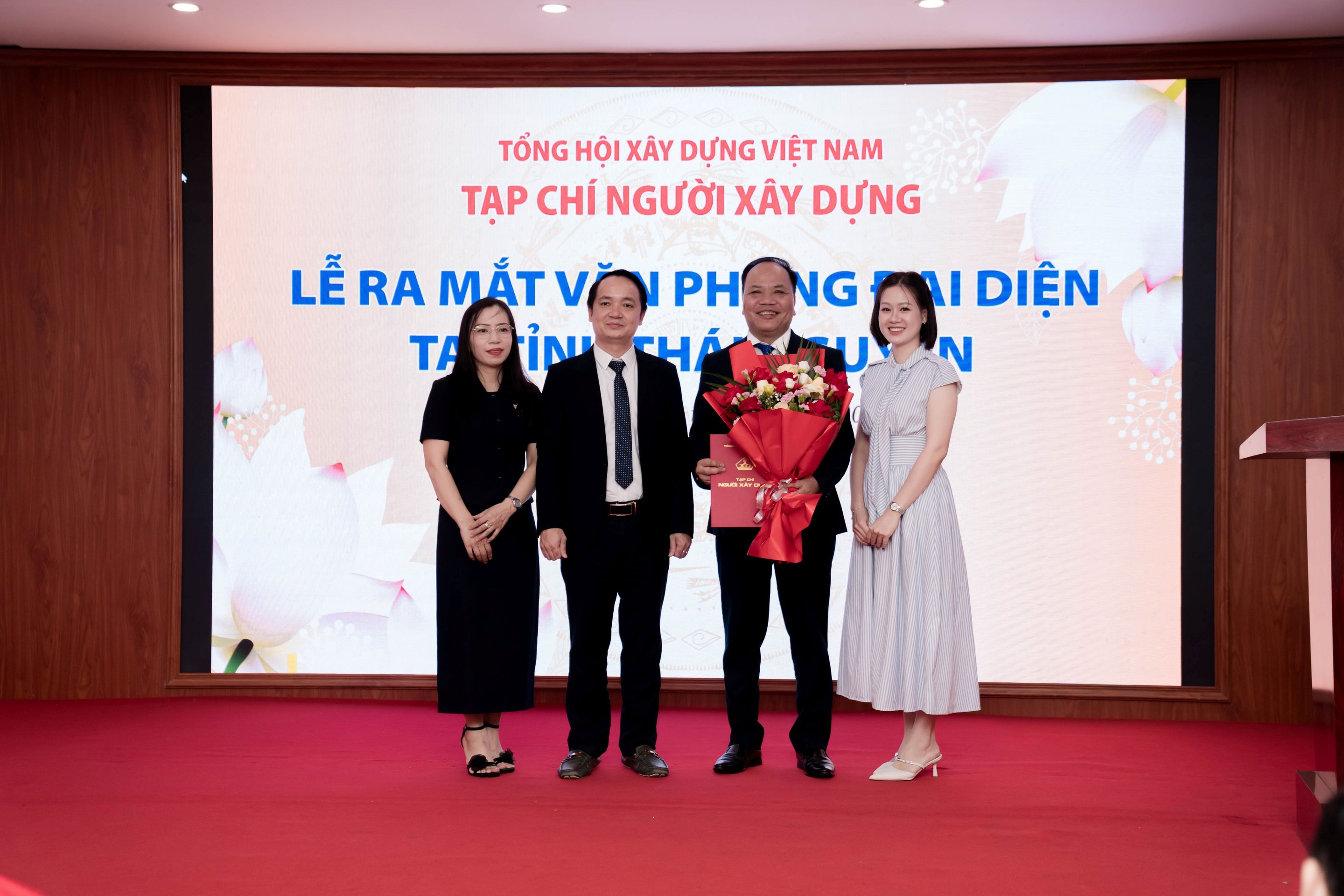 13-1791854785-tap-chi-nguoi-xay-dung-ra-mat-van-phong-dai-dien-tai-thai-nguyen