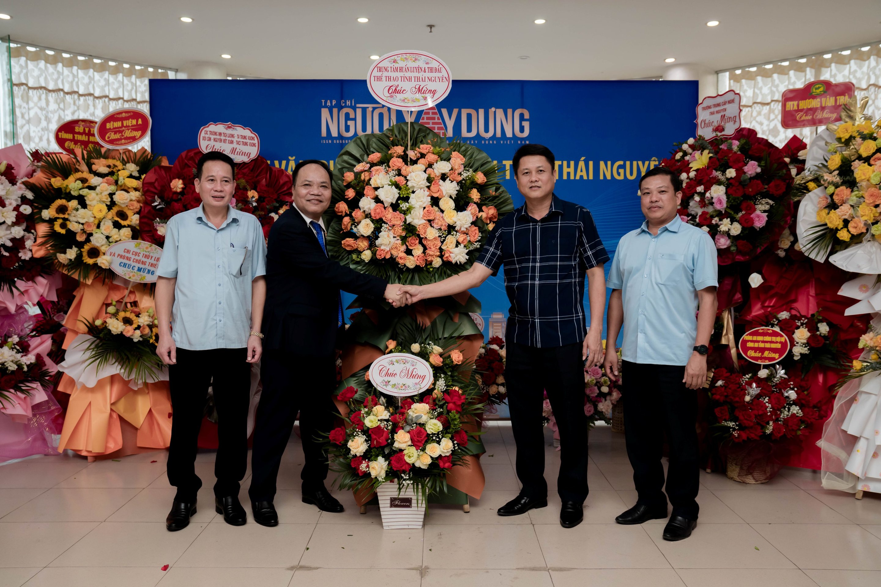 13-1791854800-tap-chi-nguoi-xay-dung-ra-mat-van-phong-dai-dien-tai-thai-nguyen