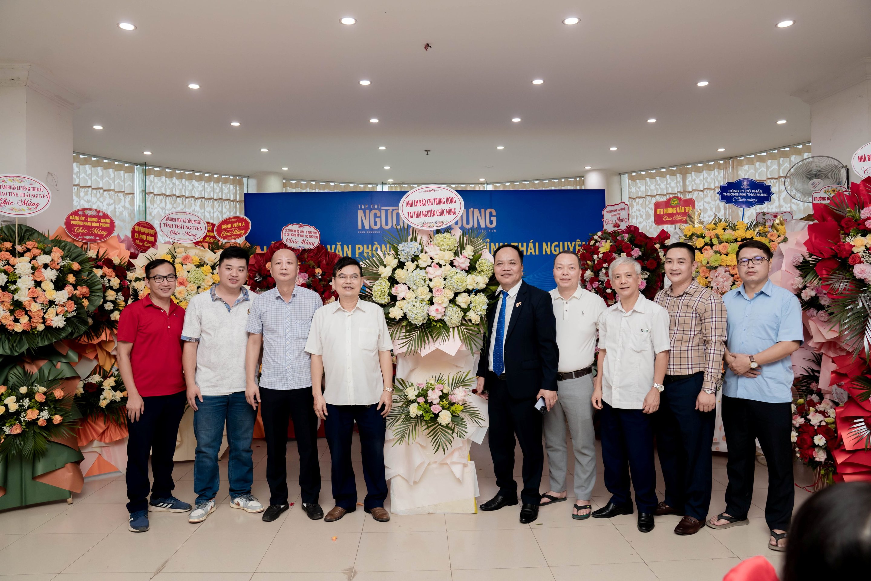 13-1791854822-tap-chi-nguoi-xay-dung-ra-mat-van-phong-dai-dien-tai-thai-nguyen