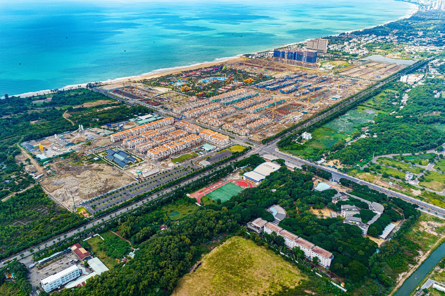 15-1792049495-vi-sao-gioi-tinh-hoa-tp-hcm-chon-song-o-beachtro-tower-cua-blanca-city