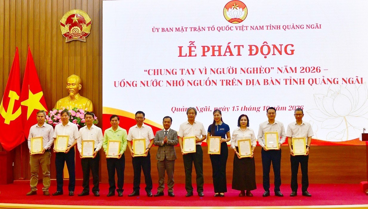 16-1792120963-bsr-ung-ho-10-ty-dong-cho-quy-vi-nguoi-ngheo-tinh-quang-ngai