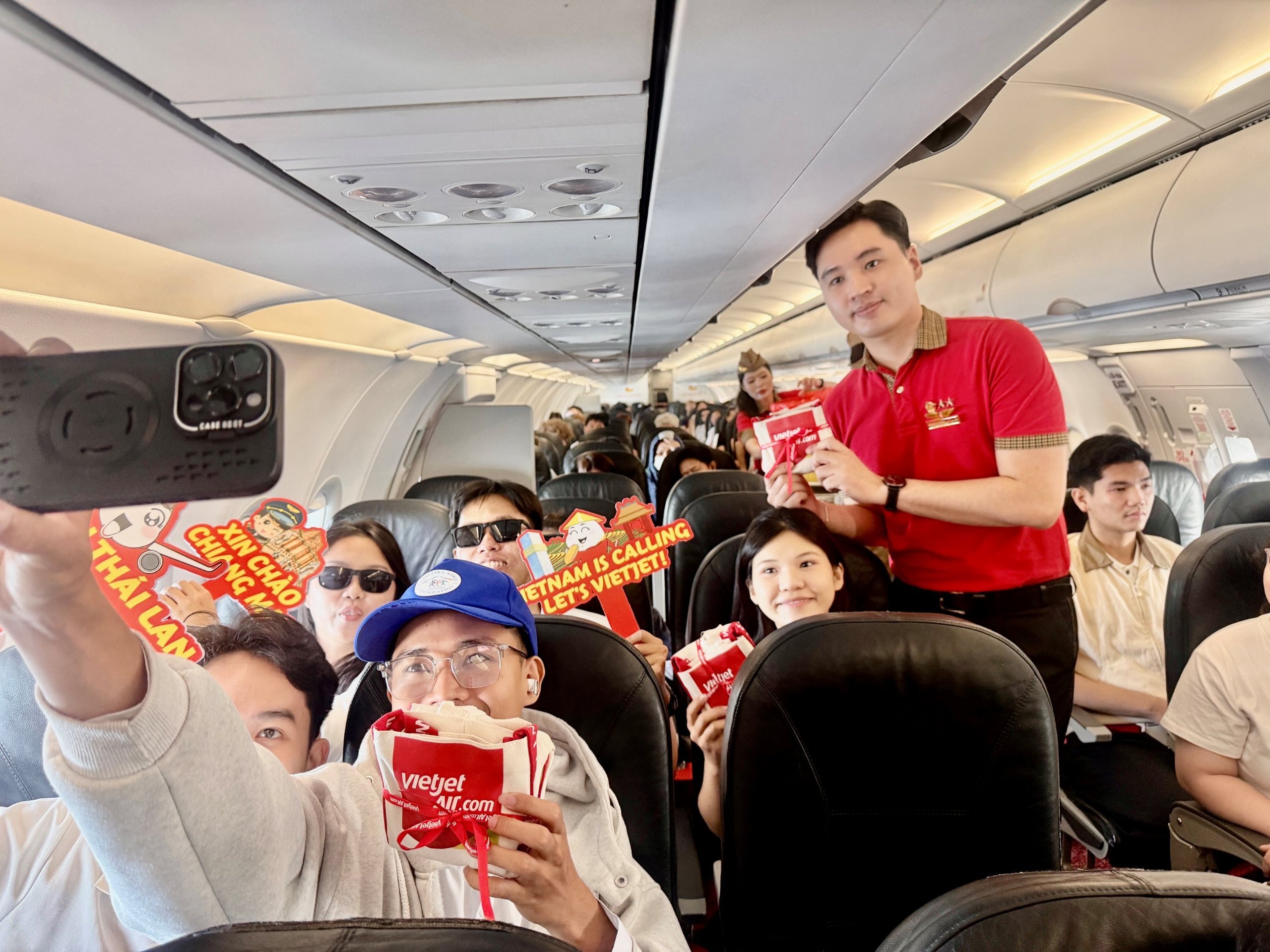 27-1793066397-them-lua-chon-vi-vu-thai-lan-cuoi-nam-voi-duong-bay-tphcm-chiang-mai-vua-khai-truong-cua-vietjet