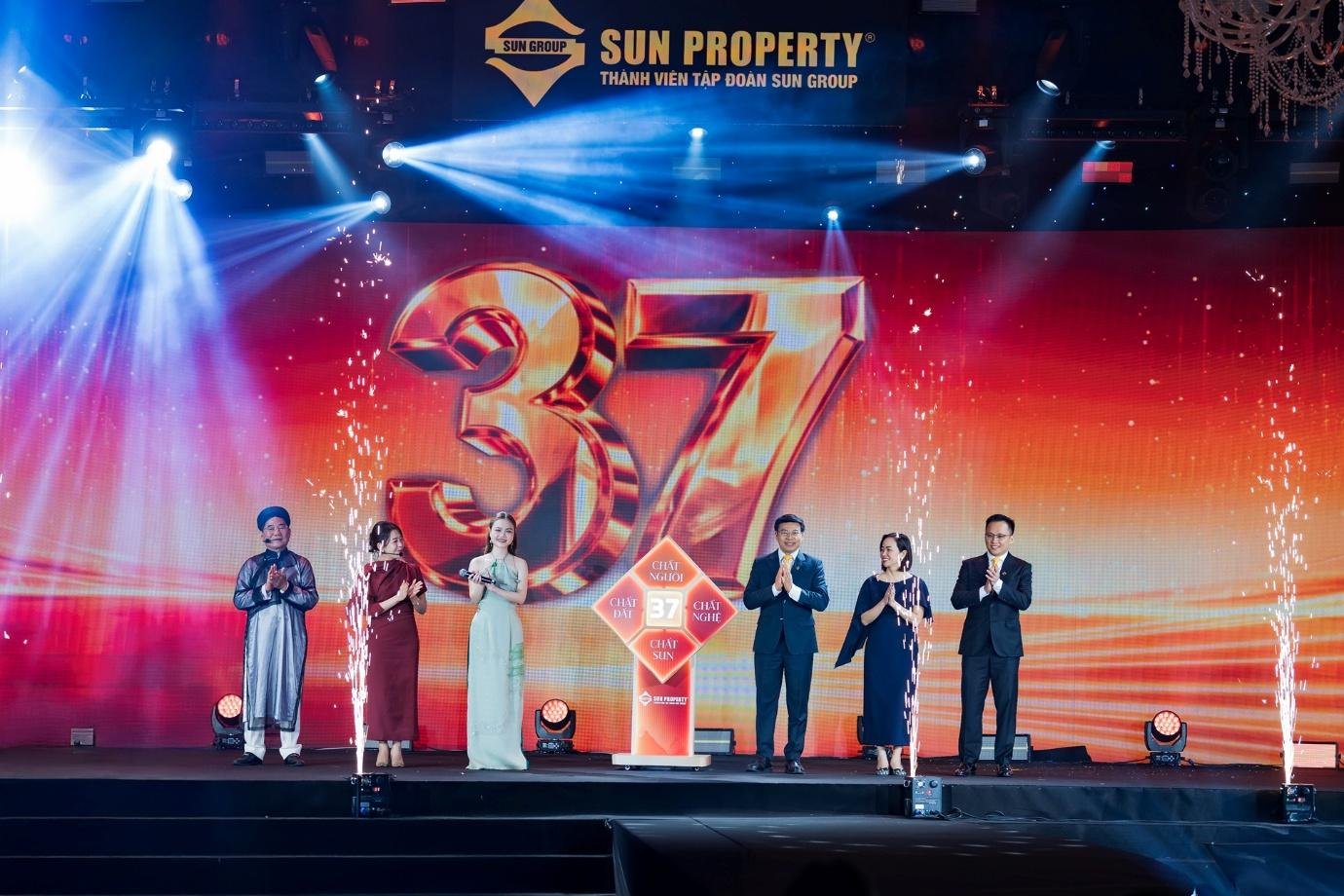 27-1793066824-mang-dam-khi-nghe-chat-vinh-sun-glory-residence-chinh-phuc-hon-1000-nha-dau-tu-nghe-an-tai-le-ra-mat