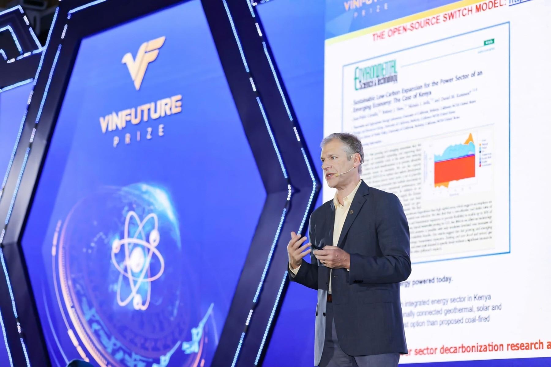 31-1793412036-thanh-vien-hoi-dong-giai-thuong-vinfuture-he-lo-5-tu-khoa-dac-biet-cua-mua-giai-2026