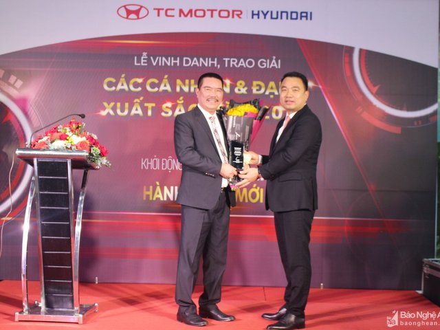 Hyundai Vinh được vinh danh Đại lý 'Xuất sắc toàn diện' năm 2020